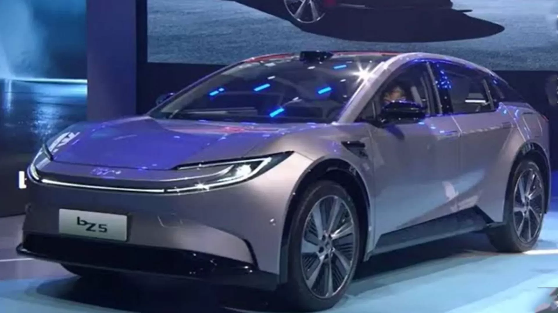 Toyota bZ5 Listrik Meluncur: Kompetitor Murah untuk Tesla Model Y