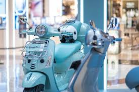 Rayakan Usia 79 Tahun, Vespa Segarkan Warna Primavera hingga Sprint: Ikon Skuter Klasik dengan Sentuhan Modern